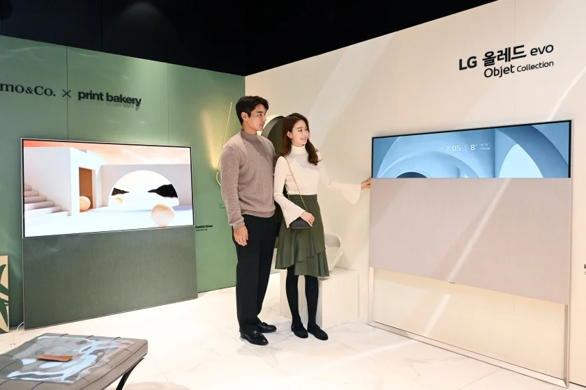 LG전자가 여의도 소재 더현대 서울에서 LG 올레드 에보 오브제컬렉션의  차별화된 디자인을 앞세워 라이프스타일 전시를 선보인다. 