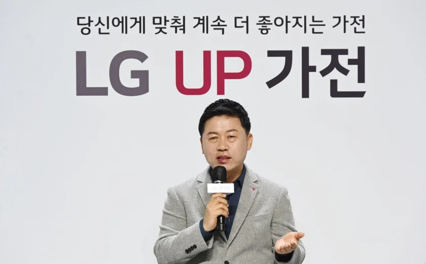 LG전자 H&A사업본부장 류재철 부사장이 간담회에서 지속적인 업그레이드를 통해 끊임없이 진화하는 ‘UP가전(업 가전)’을 소개하고 있다. LG전자 H&A사업본부장 류재철 부사장이 간담회에서 지속적인 업그레이드를 통해 끊임없이 진화하는 ‘UP가전(업 가전)’을 소개하고 있다.