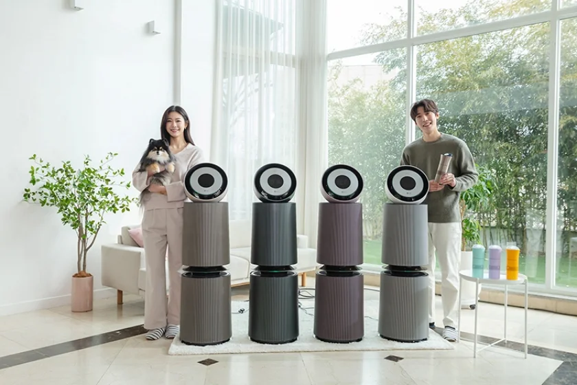 모델들이 차별화된 고객 편의성과 위생 성능을 갖춘 ‘LG 퓨리케어 360˚ 공기청정기 알파’(사진 왼쪽), ‘LG 퓨리케어 미니 공기청정기’ 등 신제품 2종을 소개하고 있다. 모델들이 차별화된 고객 편의성과 위생 성능을 갖춘 ‘LG 퓨리케어 360˚ 공기청정기 알파’(사진 왼쪽), ‘LG 퓨리케어 미니 공기청정기’ 등 신제품 2종을 소개하고 있다.