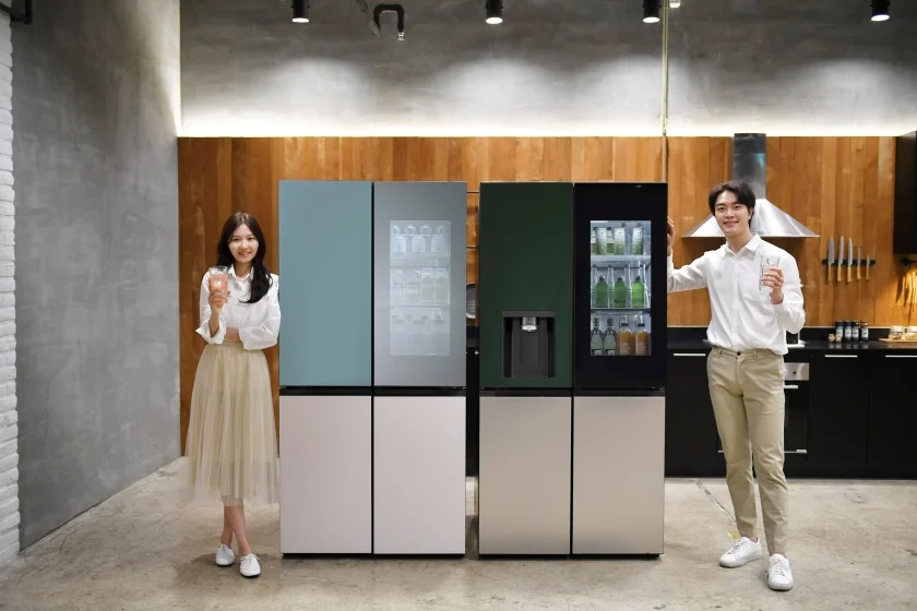 LG전자가 차별화된 고객 경험을 제공하는 원형(圓形) 얼음 ‘크래프트 아이스(Craft Ice)’ 기능을 갖춘 「LG 디오스 오브제컬렉션 냉장고」라인업을 강화한다. 모델들이 신제품(모델명: M873GTB471, 사진 왼쪽)과 크래프트 아이스 기능이 탑재된 LG 디오스 오브제컬렉션 얼음정수기 냉장고를 소개하고 있다. LG전자가 차별화된 고객 경험을 제공하는 원형(圓形) 얼음 ‘크래프트 아이스(Craft Ice)’ 기능을 갖춘 「LG 디오스 오브제컬렉션 냉장고」라인업을 강화한다. 모델들이 신제품(모델명: M873GTB471, 사진 왼쪽)과 크래프트 아이스 기능이 탑재된 LG 디오스 오브제컬렉션 얼음정수기 냉장고를 소개하고 있다.
