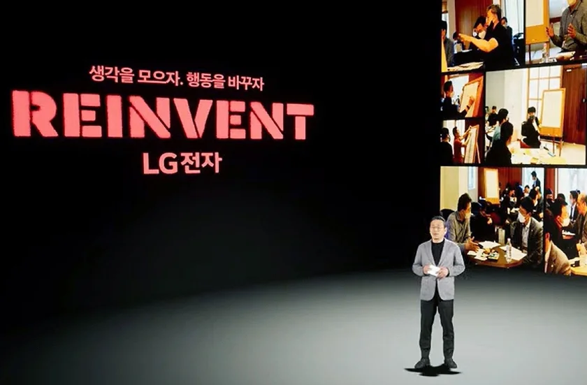 3일 조주완 CEO와 임직원들이 온라인에서 실시간으로 새로운 조직문화의 방향성과 실천 방안을 놓고 격의없이 소통하는 ‘REINVENT Day’에서 조주완 CEO가 ‘REINVENT LG전자’를 소개하고 있다.