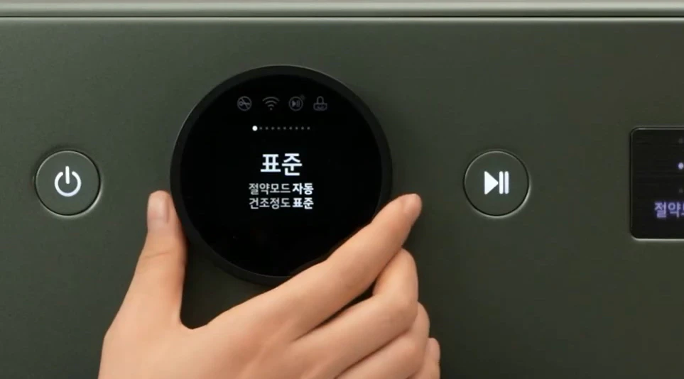 이지 서클 컨트롤로 더 깔끔해진 LG 트롬 건조기 전면부 디자인 이지 서클 컨트롤로 더 깔끔해진 LG 트롬 건조기 전면부 디자인