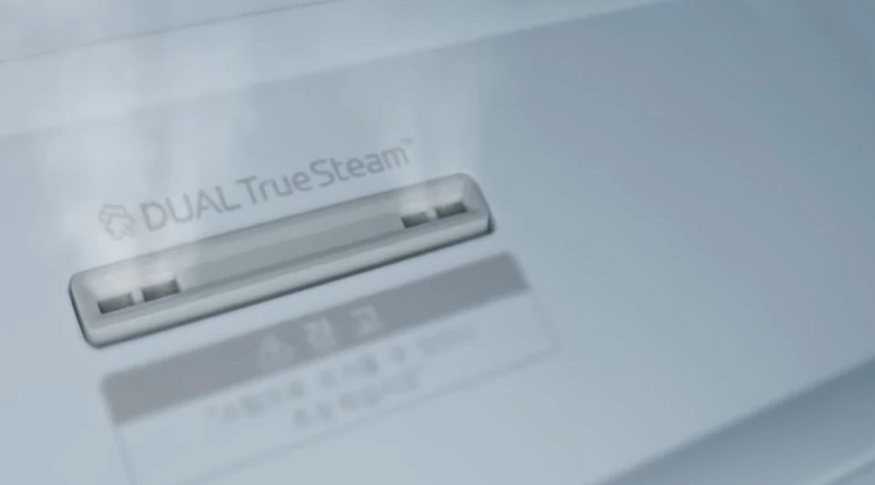 특허받은 듀얼 트루스팀 기능을 탑재한 LG 스타일러