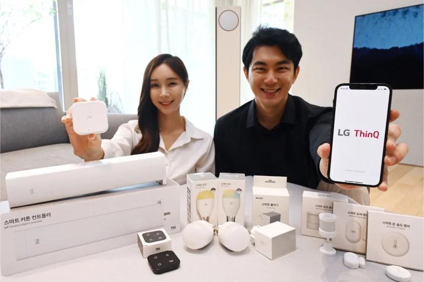 LG전자가 애플 홈킷, 아카라에 이어 국내 IoT(Internet of Things, 사물인터넷) 브랜드 헤이홈(Hejhome)의 다양한 기기를 LG 씽큐(LG ThinQ) 앱과 연동해 차별화된 스마트홈 고객 경험을 제공한다. LG전자는 LG 씽큐 앱에 연동되는 기기 확대뿐만 아니라 가전과 IoT 기기를 더 편리하게 활용할 수 있는 모드 기능과 자동화 기능도 강화한다.   