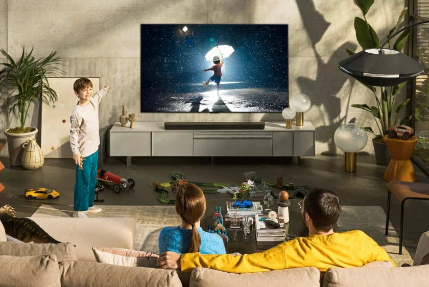 LG전자 2022년형 LG 올레드 에보(Evo)가 유럽 5개국 소비자매체 성능평가에서 1위를 석권했다. 모델들이 LG 올레드 에보(모델명: C2)로 콘텐츠를 즐기고 있다. LG전자 2022년형 LG 올레드 에보(Evo)가 유럽 5개국 소비자매체 성능평가에서 1위를 석권했다. 모델들이 LG 올레드 에보(모델명: C2)로 콘텐츠를 즐기고 있다.