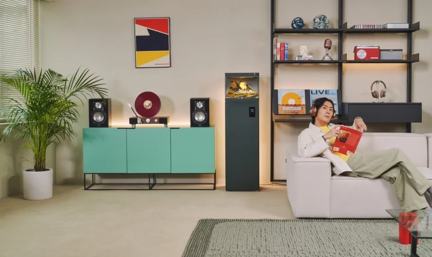 LG전자가 차별화된 고객경험을 제공하는 차세대 프리미엄 신발관리 솔루션 ‘LG 스타일러 슈케이스·슈케어’를 선보인다. 신제품을 함께 설치하면 하나의 제품처럼 매끄러운 일체형 디자인으로 쓸 수 있다. LG전자가 차별화된 고객경험을 제공하는 차세대 프리미엄 신발관리 솔루션 ‘LG 스타일러 슈케이스·슈케어’를 선보인다. 신제품을 함께 설치하면 하나의 제품처럼 매끄러운 일체형 디자인으로 쓸 수 있다.