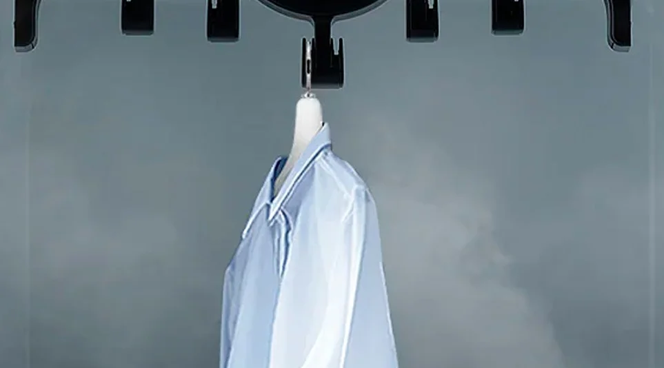 옷걸이가 고정되어 있지 않거나 빈 옷걸이가 걸려 있는 경우 소리가 날 수 있는 LG 스타일러
