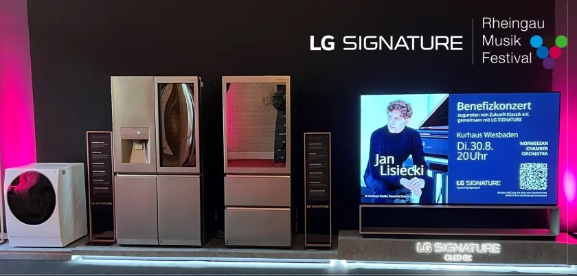 LG전자가 올해 독일에서 열린 라인가우 뮤직 페스티벌(Rheingau Musik Festival)’을 후원하며 超프리미엄 ‘LG 시그니처(LG SIGNATURE)’만의 차별화된 가치를 알렸다. 라인가우 뮤직 페스티벌이 펼쳐지는 장소 중 한 곳인 에버바흐 수도원(Kloster Eberbach)에 LG 시그니처 제품이 전시돼있다.
