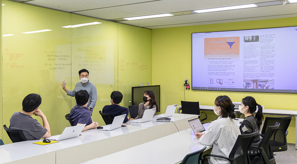 데이터를 통해 고객 라이프스타일을 분석하는 EI Task의 업무 환경
