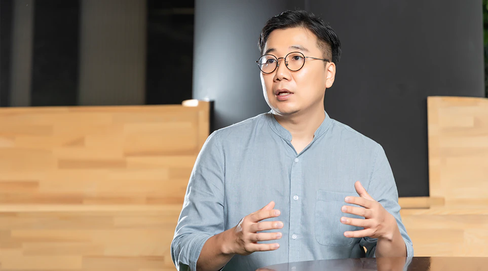 Lifegraphy 시스템의 차별점에 대해 설명하는 이건우 리더