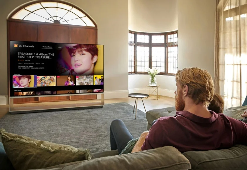 LG전자가 webOS TV서 무료로 콘텐츠를 제공하는 LG 채널 서비스를 지난해 말 25개국 1,900여 개 채널에서 현재 29개국 약 2,900개 채널로 확대했다. 사진은 LG 올레드 TV에서 LG 채널 서비스를 구동하는 모습. LG전자가 webOS TV서 무료로 콘텐츠를 제공하는 LG 채널 서비스를 지난해 말 25개국 1,900여 개 채널에서 현재 29개국 약 2,900개 채널로 확대했다. 사진은 LG 올레드 TV에서 LG 채널 서비스를 구동하는 모습.