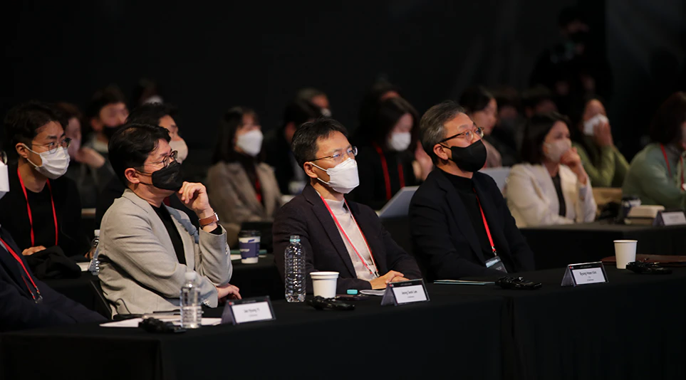 사회와 지구를 위한 혁신 솔루션을 공유, '라이프스굿'이라는 LG전자 가치와 ESG 경영 비전을 전파한다. LG전자가 서울 마곡 LG 사이언스파크에서 대면으로 진행한 ‘라이프스굿 어워드’ 컨퍼런스를 경청하는 참석자들의 모습