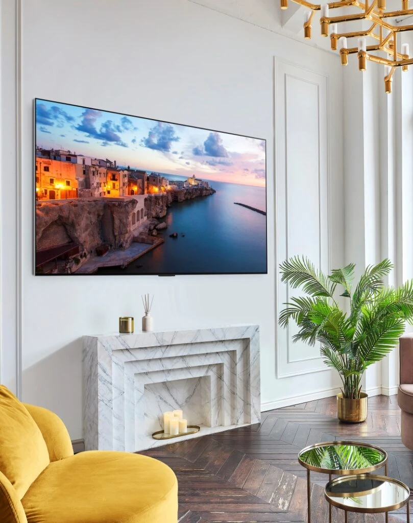 올해 LG 올레드 에보는 영상의 각 장면을 세분화해 밝기를 세밀하게 조절하는 ‘독자 영상처리기술’과 보다 정밀해진 ‘빛 제어기술’로 더 밝고 선명한 화면을 보여준다. 사진은 LG 올레드 에보(모델명: G3)가 집 안 공간에 조화롭게 배치된 모습. 올해 LG 올레드 에보는 영상의 각 장면을 세분화해 밝기를 세밀하게 조절하는 ‘독자 영상처리기술’과 보다 정밀해진 ‘빛 제어기술’로 더 밝고 선명한 화면을 보여준다. 사진은 LG 올레드 에보(모델명: G3)가 집 안 공간에 조화롭게 배치된 모습.