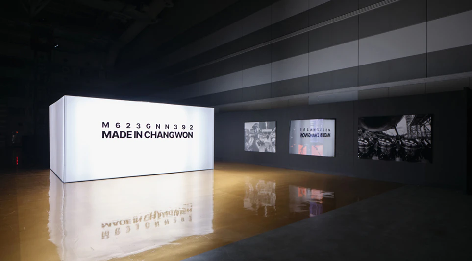창원에서 열리는 'MADE IN CHANGWON: M623GNN392' 사진전을 기념하여, 김용호 작가님과 인터뷰하였습니다. 창원에서 열리는 'MADE IN CHANGWON: M623GNN392' 사진전을 기념하여, 김용호 작가님과 인터뷰하였습니다.
