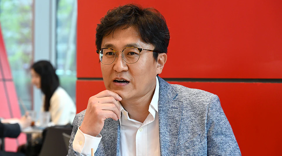 '대한민국 엔지니어상'을 수상한 서현석 연구위원을 직접 만나 가전의 진화 트렌드를 들어보았습니다. 2023년 4월 ‘대한민국 엔지니어상’을 수상한 LG전자 서현석 연구위원