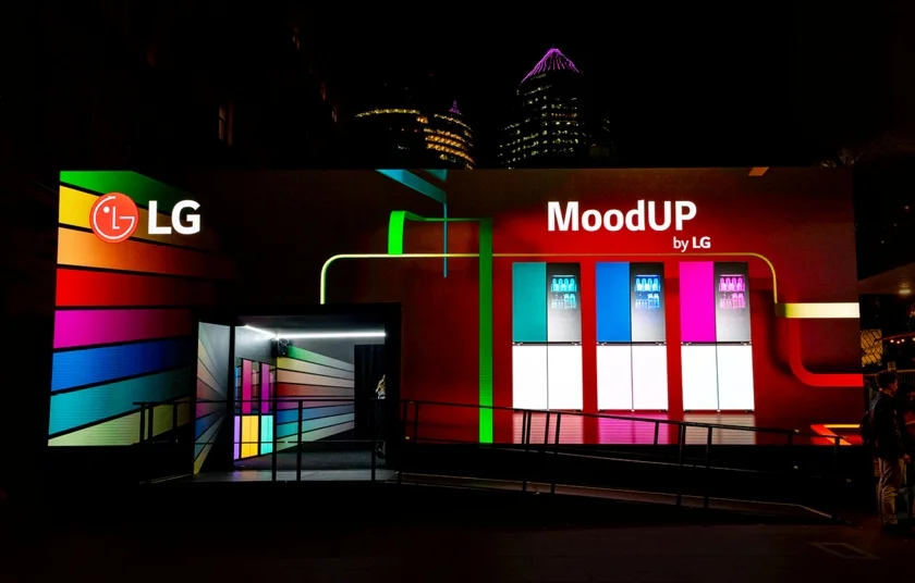 비비드 시드니(Vivid Sydney) 2023 공식파트너로 참가한 LG전자가 축제 현장에 꾸민 ‘MoodUp by LG’ 전시관. 전시관 LED 디스플레이에서 LG 디오스 오브제컬렉션 무드업 냉장고 색을 활용한 3D 그래픽 콘텐츠가 노출되고 있는 모습. 비비드 시드니(Vivid Sydney) 2023 공식파트너로 참가한 LG전자가 축제 현장에 꾸민 ‘MoodUp by LG’ 전시관. 전시관 LED 디스플레이에서 LG 디오스 오브제컬렉션 무드업 냉장고 색을 활용한 3D 그래픽 콘텐츠가 노출되고 있는 모습.