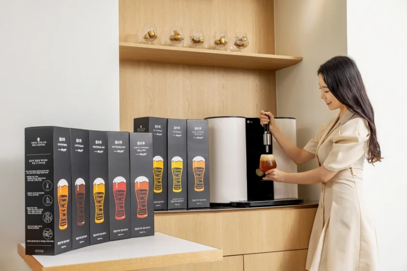 LG전자가 프리미엄 수제 맥주 제조기 ‘LG 홈브루’로 즐기는 8번째 캡슐 패키지인 마일드 IPA(Mild IPA)’를 19일 출시했다. 마일드 IPA는 진한 갈색과 풍부한 홉향이 특징인 영국식 맥주다. 