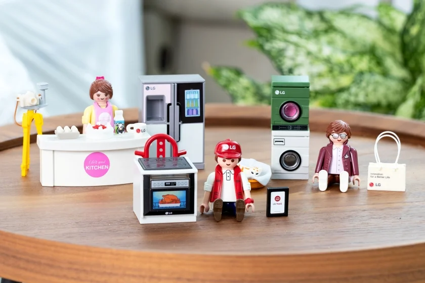 LG전자가 독일 유명 완구 브랜드 ‘플레이모빌(Playmobil)’과 협업해 만든 LG 가전 및 인물 피규어 LG전자가 독일 유명 완구 브랜드 ‘플레이모빌(Playmobil)’과 협업해 만든 LG 가전 및 인물 피규어