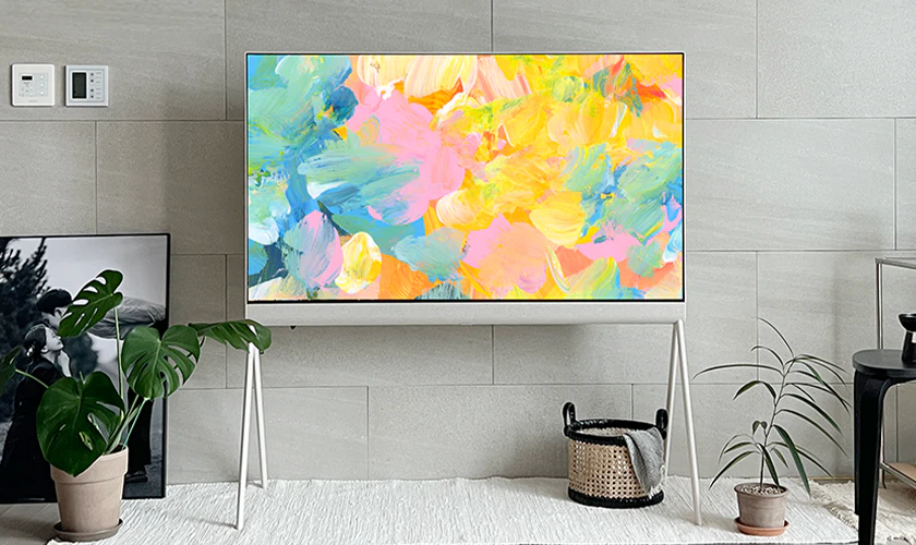 LG전자의 LG 올레드 오브제컬렉션 포제가 다양한 가구 및 식물들과 함께 연출되어 있는 모습