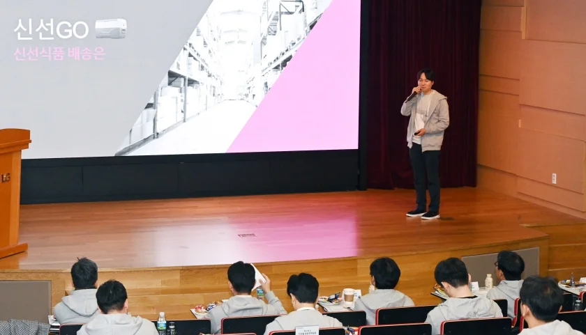 사내벤처 프로그램 '스튜디오341'에 도전한 LG전자 직원이 사업 아이템을 발표하고 있다. 사내벤처 프로그램 '스튜디오341'에 도전한 LG전자 직원이 사업 아이템을 발표하고 있다.