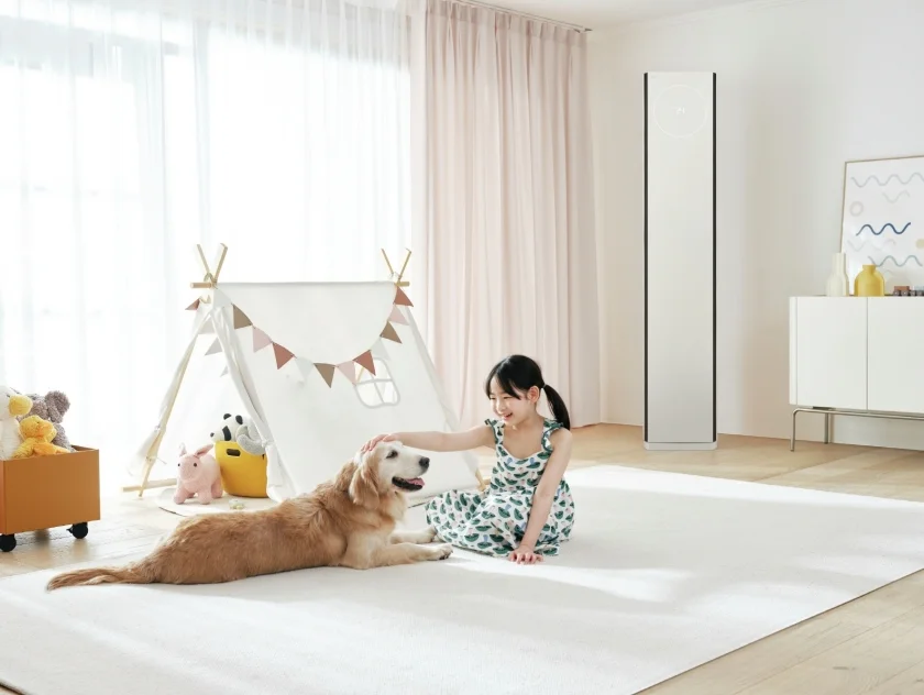 LG전자가 18일 2024년형 ‘LG 휘센 오브제컬렉션 타워’ 에어컨 신제품을 출시했다. 신제품에는 「AI 스마트케어」 기능이 적용됐다. 고객이 따로 바람의 세기나 방향을 조절하지 않아도 AI가 고객 위치를 중심으로 최적의 쾌적함을 선사한다. LG전자가 18일 2024년형 ‘LG 휘센 오브제컬렉션 타워’ 에어컨 신제품을 출시했다. 신제품에는 「AI 스마트케어」 기능이 적용됐다. 고객이 따로 바람의 세기나 방향을 조절하지 않아도 AI가 고객 위치를 중심으로 최적의 쾌적함을 선사한다.