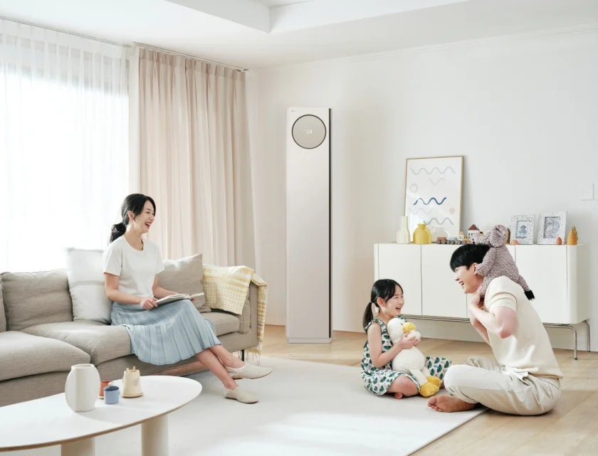 LG전자가 18일 2024년형 ‘LG 휘센 오브제컬렉션 타워’ 에어컨 신제품을 출시했다. 신제품에는 「AI 스마트케어」 기능이 적용됐다. 고객이 따로 바람의 세기나 방향을 조절하지 않아도 AI가 고객 위치를 중심으로 최적의 쾌적함을 선사한다. LG전자가 18일 2024년형 ‘LG 휘센 오브제컬렉션 타워’ 에어컨 신제품을 출시했다. 신제품에는 「AI 스마트케어」 기능이 적용됐다. 고객이 따로 바람의 세기나 방향을 조절하지 않아도 AI가 고객 위치를 중심으로 최적의 쾌적함을 선사한다.