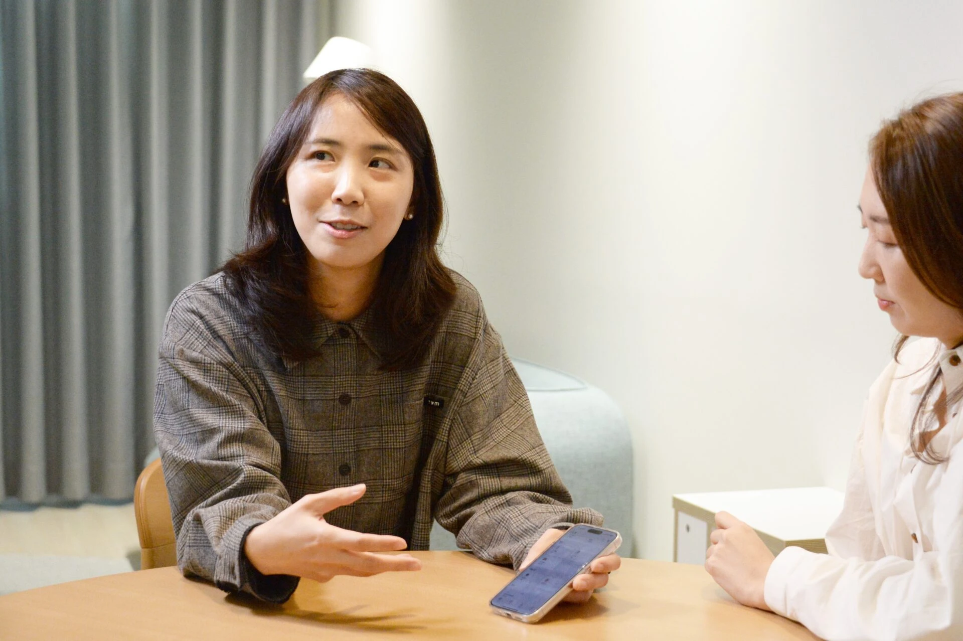 LG 씽큐의 새로운 UI/UX에 대해서 설명하는 안신희 연구소장