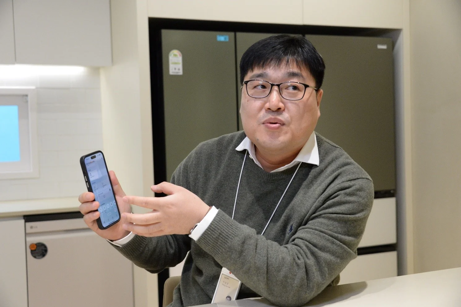LG 씽큐의 앱 개발 과정에 대해서 설명하는 이상준 팀장