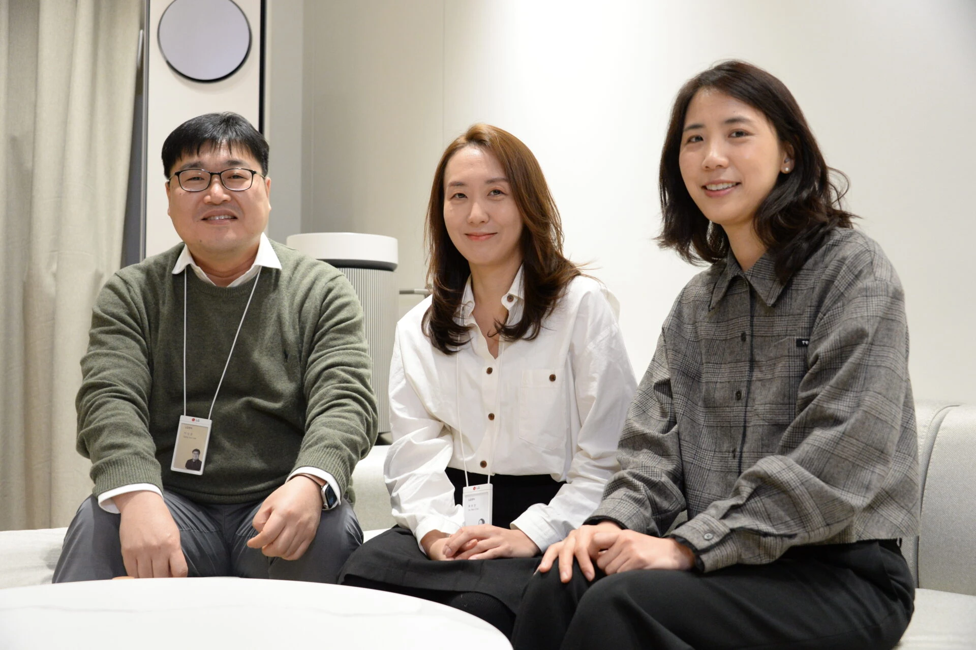 왼쪽부터 차례대로 iOS 플랫폼 개발팀의 이상준 팀장, LG 씽큐 앱 기획팀의 최후란 팀장, UX연구소의 안신희 연구소장