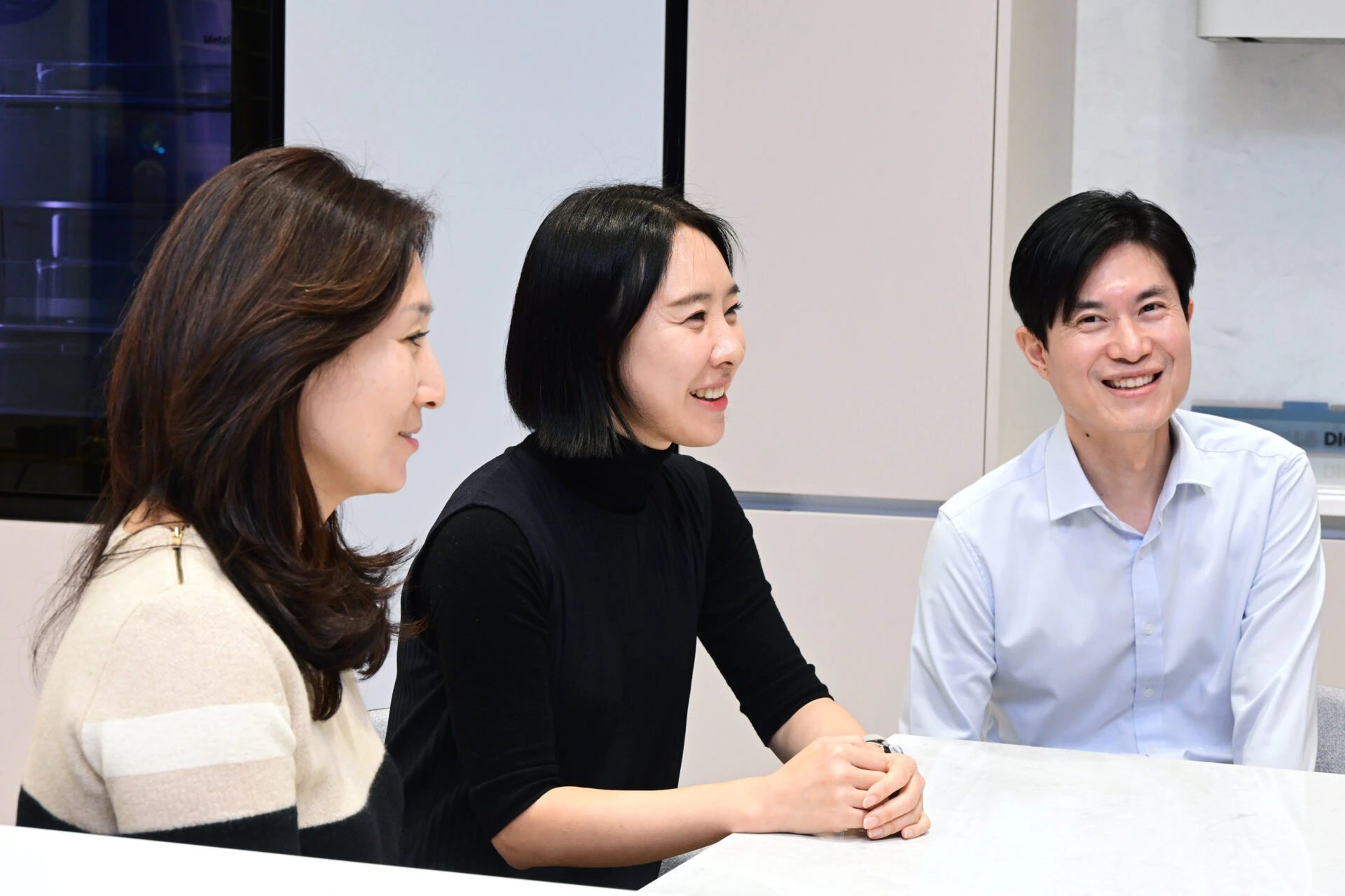 (왼쪽부터) 박소영 한국영업본부 리빙솔루션 마케팅담당 책임, 신아람 H&A 상품기획담당 책임,김재형 H&A사업본부 리빙술루션연구소 책임연구원