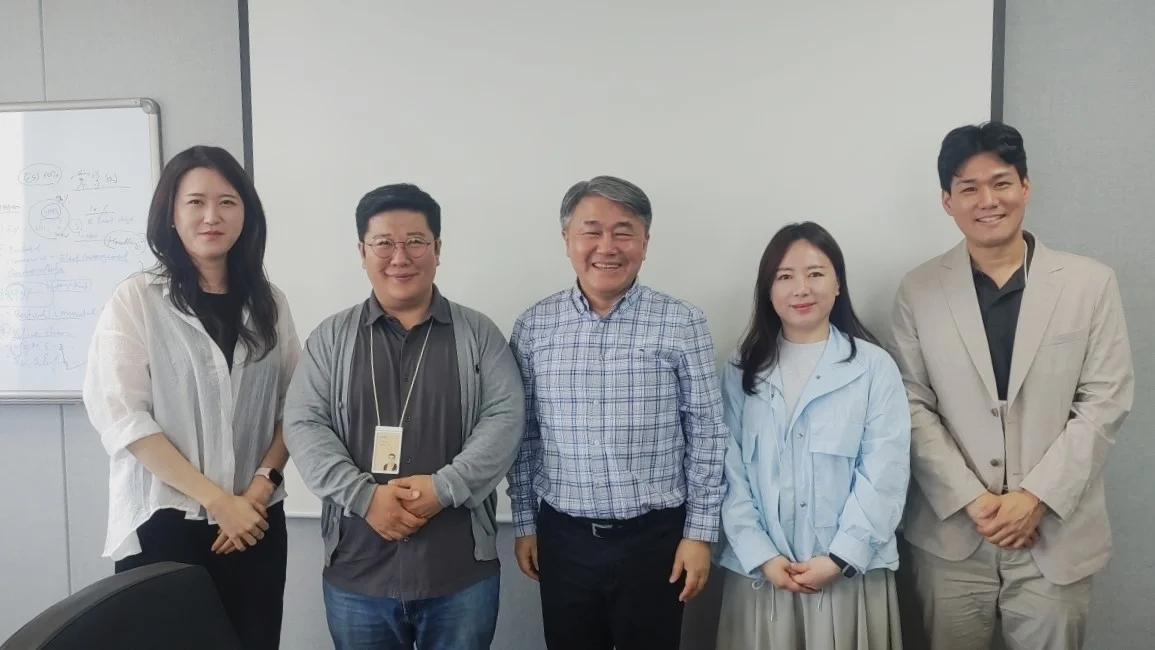 윤태봉 LG전자 해외영업본부장과 구성원들