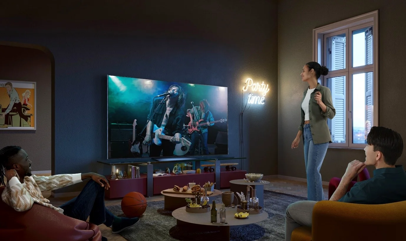 LG webOS TV로 인기 가수의 콘서트를 즐기는 모습
