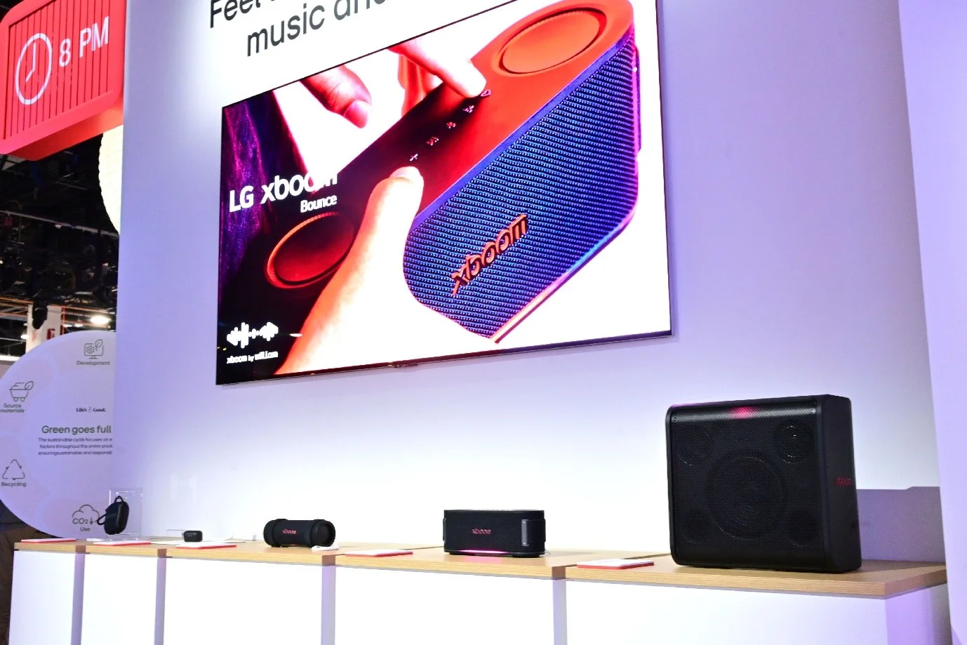 새로운 LG 엑스붐 라인업(왼쪽부터 엑스붐 락, 버즈, 그랩, 바운스, 스테이지 301)