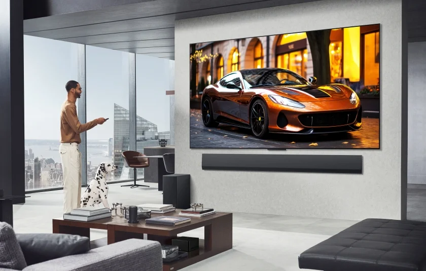 LG전자 백선필 TV상품기획담당이 2025 LG 올레드·QNED TV 신제품의 차별화된 AI 기능,독보적 화질, 차원이 다른 편의성 등을 설명하고 있다.