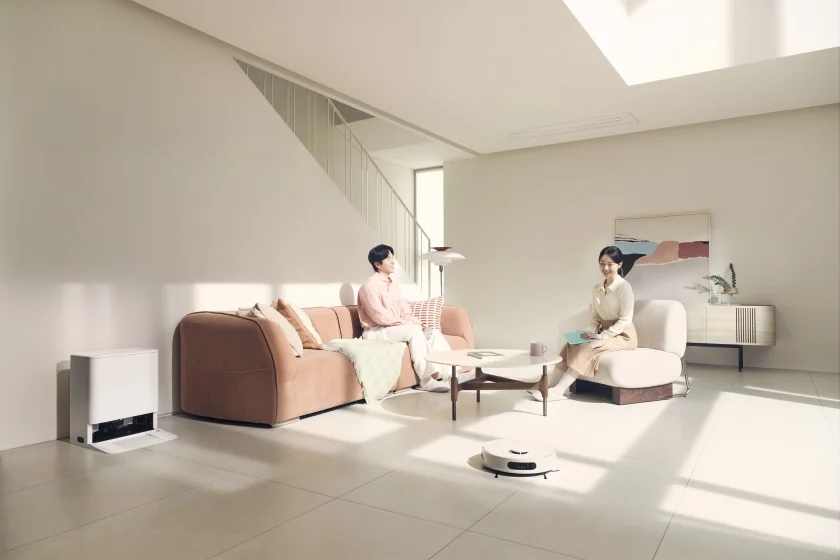 LG 로보킹 가정 내 사용 모습