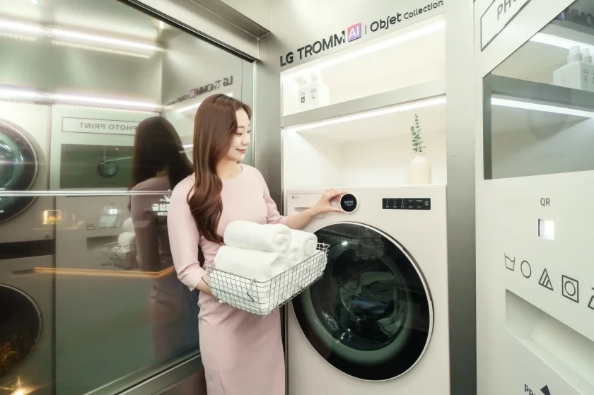 LG전자 세탁기와 건조기의 AI DD모터는 세탁물의 무게와 재질을 감지해 가장 깨끗하면서도 옷감 손상이 덜하도록 맞춤 세탁, 건조한다.