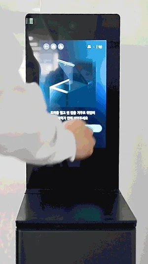 텀블러 세척기 '마이컵'으로 텀블러를 세척하는 모습