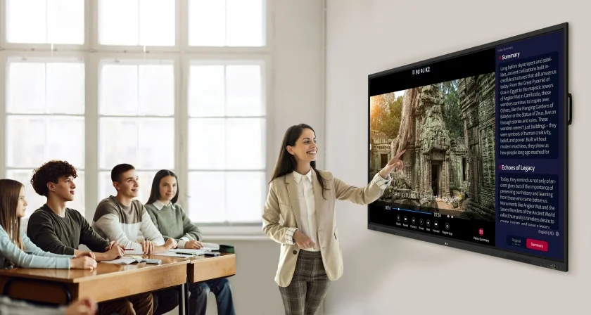 LG 전자칠판 신제품(모델명: TR3DQ)은 수업에 사용되는 영상 자료의 요약을 제공하는 ‘AI 요약(Video Summary)’ 기능으로 학습자의 이해를 돕는다.