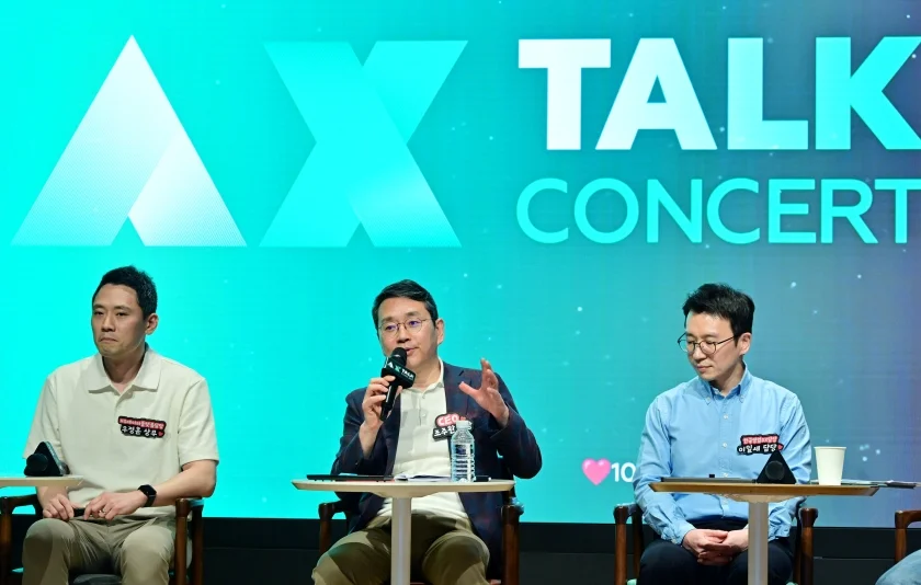 LG전자 조주완 CEO가 전 구성원 소통행사인 'AX 토크콘서트'에서 AI 기술의 중요성을 강조하며, AX 확산에 앞장서겠다고 밝혔다.