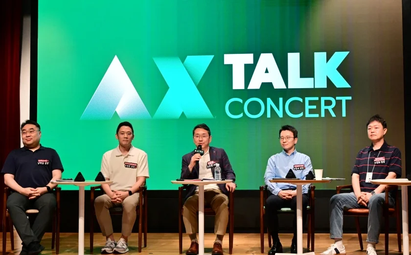 LG전자 조주완 CEO가 전 구성원 소통행사인 'AX 토크콘서트'에서 AI 기술의 중요성을 강조하며, AX 확산에 앞장서겠다고 밝혔다.