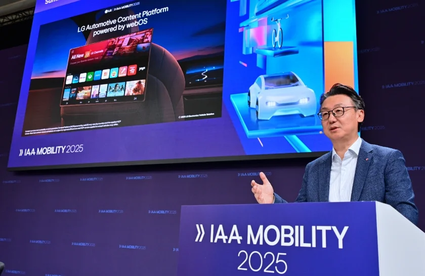 LG전자 은석현 VS사업본부장이 국제 모터쇼 'IAA 모빌리티 2025'서 '차량 내 경험의 재정의'를 주제로 콘퍼런스를 진행하고 있다.