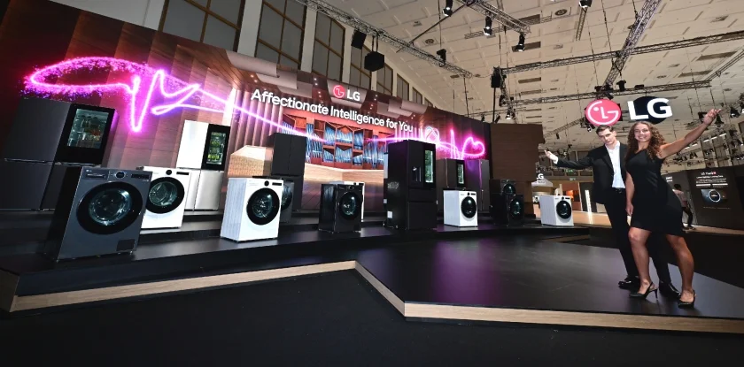 'LG AI홈'을 형상화한 'LG AI 가전의 오케스트라' 연출 공간을 마련했다.