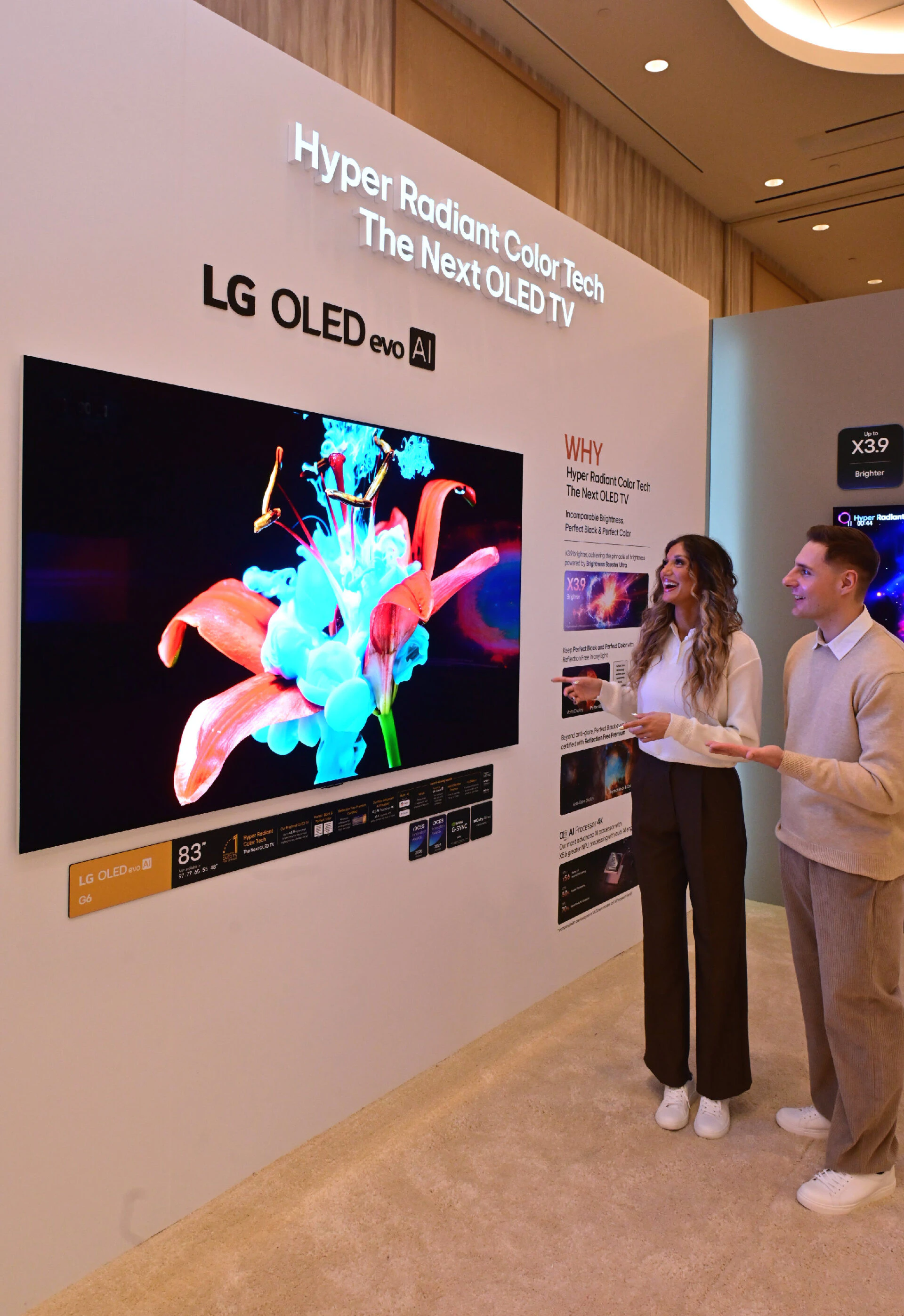 'LG 올레드 에보 G6'는 듀얼 AI 엔진 기반 3세대 알파 11 AI 프로세서와 화질과 빛반사를 모두 잡은 리플렉션 프리 프리미엄으로 차원이 다른 화질 퍼포먼스를 선보인다.