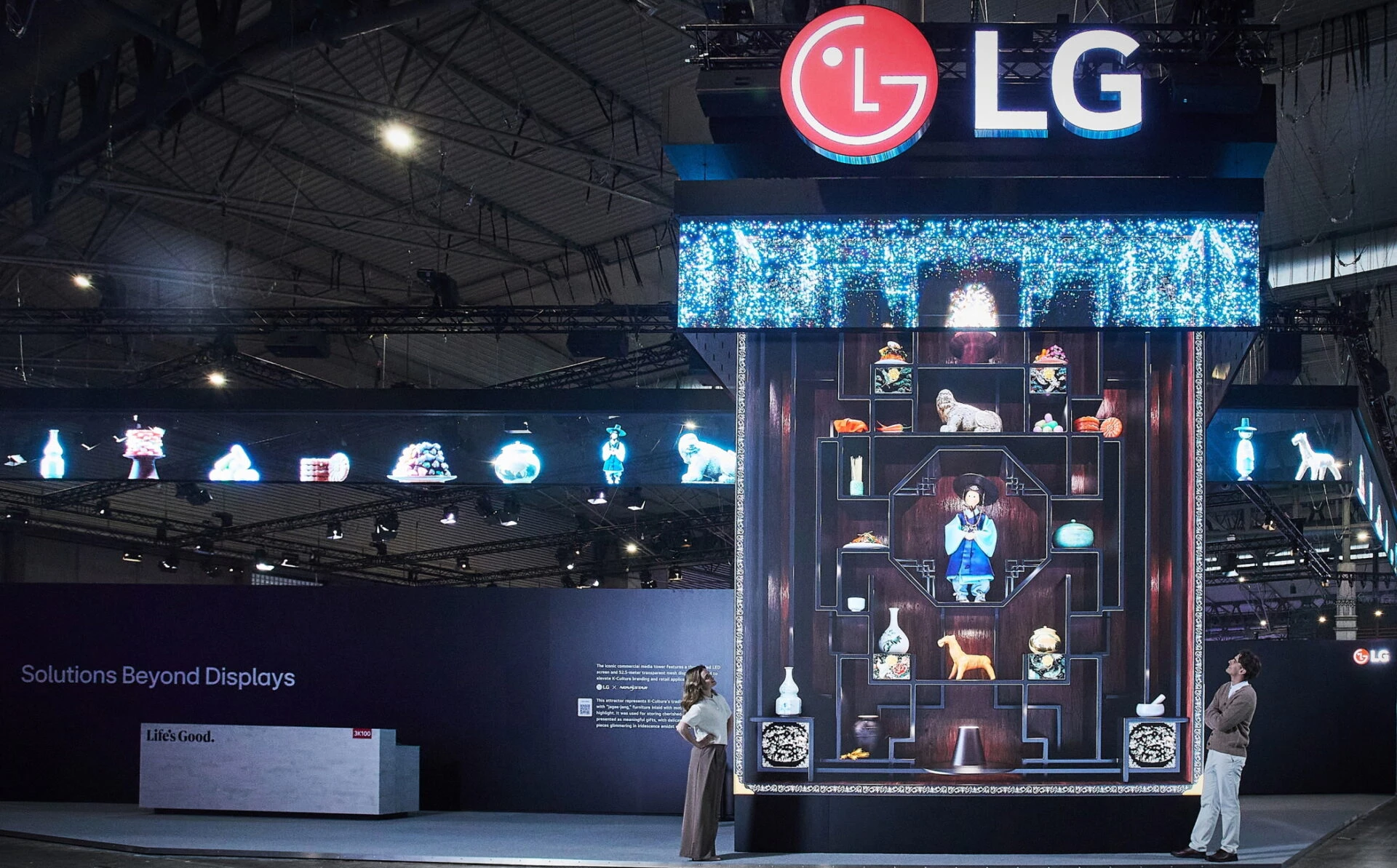 LG전자가 유럽 최대의 상업용 디스플레이 전시회 ISE 2026에서 ‘디스플레이 너머의 솔루션(Solutions Beyond Displays)’을 주제로 1,184㎡ 규모의 전시관을 운영한다.