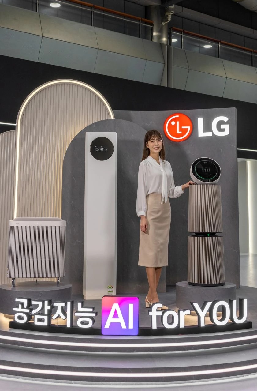 LG전자가 8일 서울 코엑스에서 개막한 '에어페어 2026'에서 노벨화학상 소재 적용 필터와 공간 맞춤형 공기질 관리 솔루션을 선보인다.