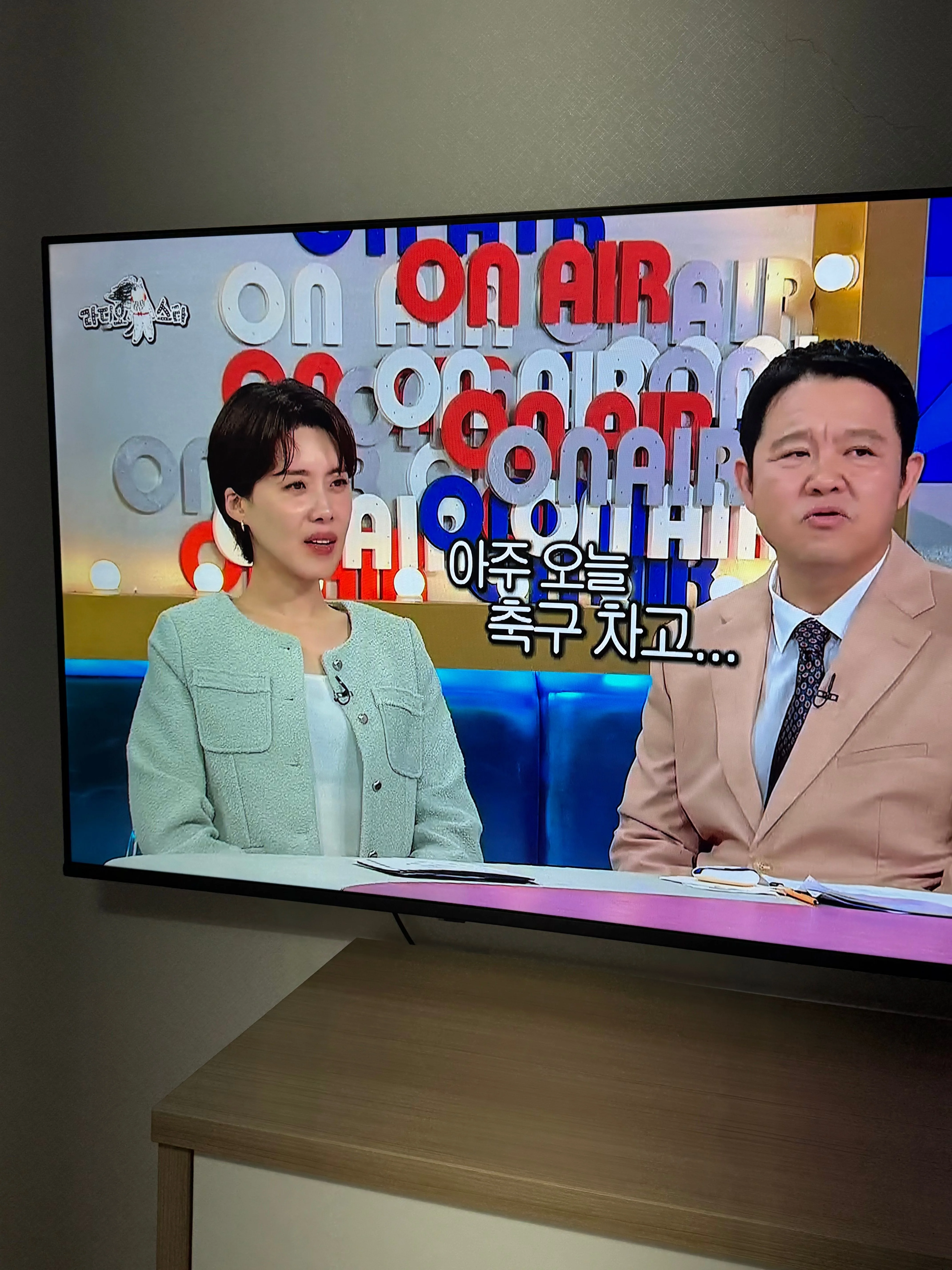 진짜 얇고 선명하고 넘넘 좋음 !!
방에...